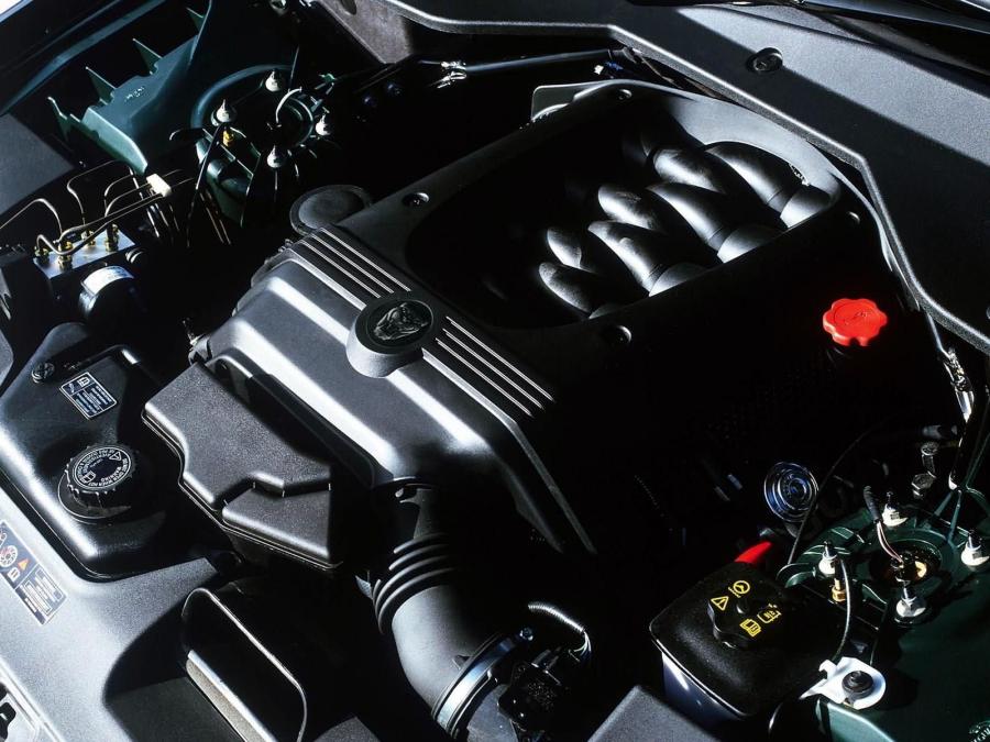  Jaguar XJ8 L 2005 года  (фото 18 из 63)